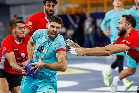 كرة يد.. الأهلي "الحصان الأسود" ومشاركة أحمد الأحمر.. أسباب تدفعك لمشاهدة السوبر جلوب